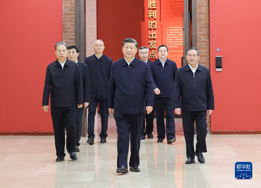 习近平在瞻仰延安革命留想地时强调 弘扬伟大建党心灵和延安心灵 为实现党的二十大提出的指标工作而联结奋斗