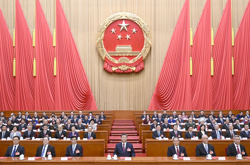 十四届全国人大三次会议在京关幕
